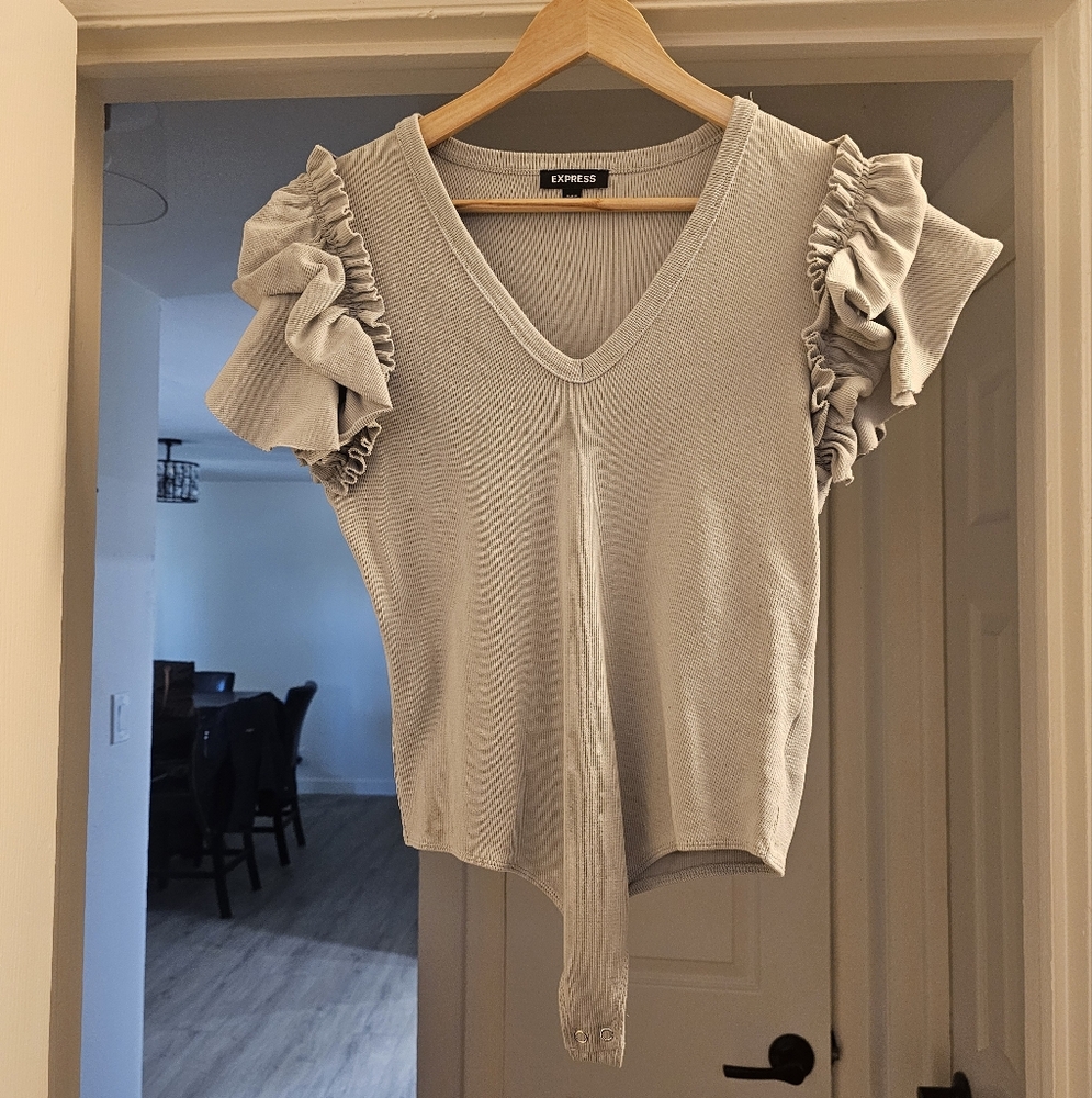 Gray Ruffled Sleeve Top